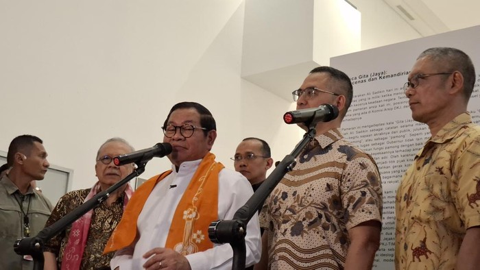 Gubernur DKI Pramono Anung akan mencabut KJP hingga bansos bagi pelaku vandalisme fasilitas umum, seperti JPO hingga taman. (Belia/detikcom)
