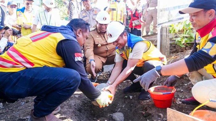 Gubernur Sulsel Andi Sudirman Sulaiman groundbreaking Jembatan Sungai Maros A.
