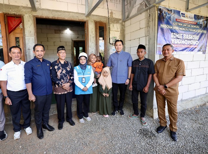 Ibas Kawal Program BPBL, Dorong Tak Ada Lagi Rumah Warga Tanpa Listrik