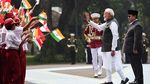Pelukan Hangat Prabowo Sambut PM India di Istana Merdeka
