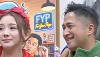Pada pertanyaan selanjutnya, yakni Aku seneng banget bisa jadi partner nge-host, tapi kalau boleh jujur.... Irfan Hakim menjawab lebih dulu soal perasaannya kepada Raffi Ahmad. Foto: Instagram @fyp_trans7