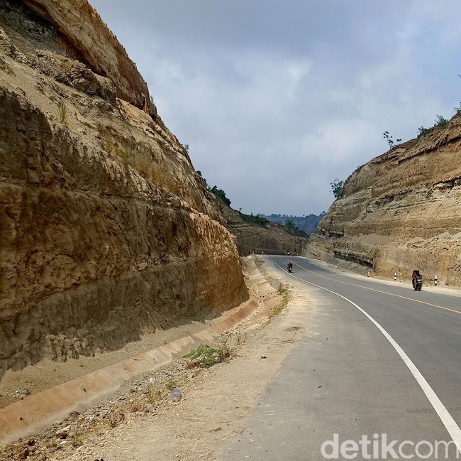 Pesona Jalur Lingkar Selatan Brumbun-Sine