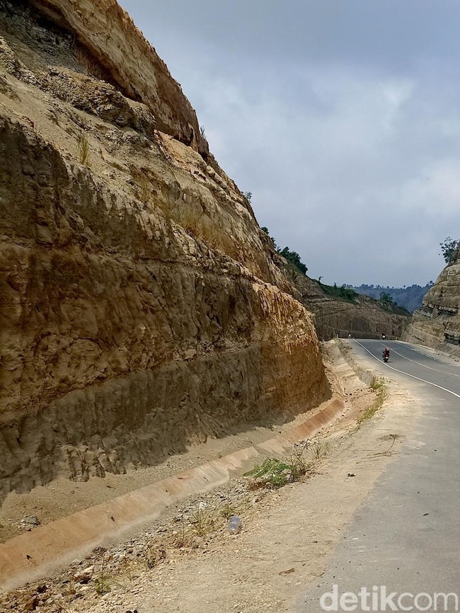 Pesona Jalur Lingkar Selatan Brumbun-Sine