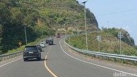 Ribuan wisatawan berbondong-bondong mencoba JLS Brumbun-Sine untuk sekadar touring maupun berkunjung ke sejumlah destinasi wisata.