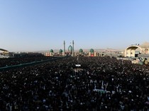 Lautan Pelayat Sambut Kedatangan Jenazah Ali Khamenei di Kota Suci Qom