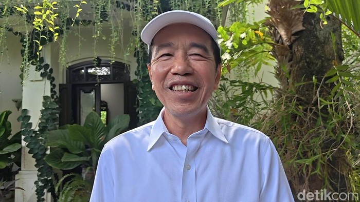 Jokowi ditemui di kediaman Sumber, Banjarsari, Solo, Selasa (7/7/2026).