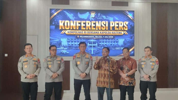 Kapolda Kalteng dan Kompolnas konferensi pers soal tragedi Katingan.