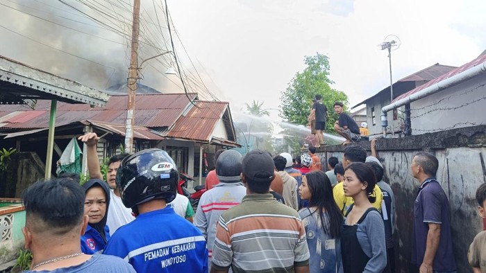 Kebakaran rumah di Pontianak. (Istimewa)