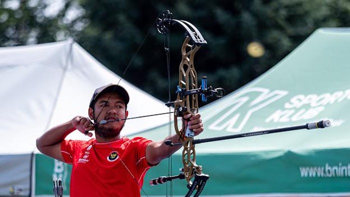 Atlet para panahan Indonesia, Ken Swagumilang bersiap melepaskan anak panah dalam kejuaraan Hyundai World Archery Para Series 2026 in Nove Mesto, Republik Ceko, 29 Juni - 4 Juli 2026. Indonesia berhasil meraih 3 medali perak dari kejuaraan ini. Photo