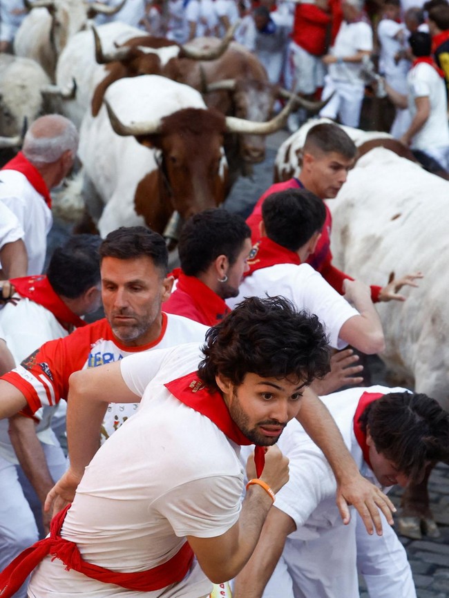 Lari Bareng Banteng, Festival San Fermin 2026 Kembali Hebohkan Spanyol
