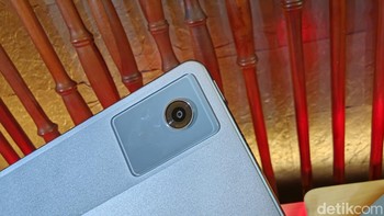 Lenovo Idea Tab dibekali kamera depan 5 MP fixed focus untuk video call, kelas online, atau meeting. Di belakang terdapat kamera 8 MP autofocus. Foto: Adi FR/detikINET