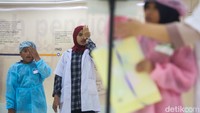 Memanfaatkan masa libur sekolah, kegiatan edukatif tersebut menjadi salah satu pilihan bagi orang tua untuk mengisi waktu luang anak dengan pengalaman belajar yang interaktif dan menyenangkan.  
