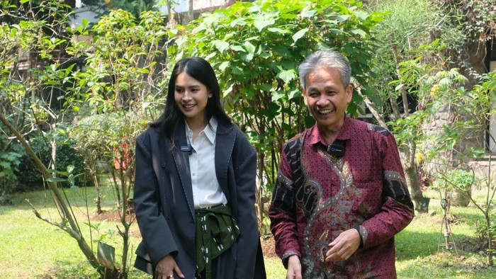 Maudy Ayunda dan Direktur Riset dan Inovasi ITB, Prof. Elfahmi.
