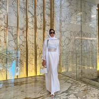Meski tinggal berpindah-pindah untuk mendukung karier suaminya, Melanie disebut terus bekerja sama dengan beberapa rumah sakit di Kamerun untuk memberikan bantuan medis kapan pun dibutuhkan. Foto: Instagram @melaniekamayou