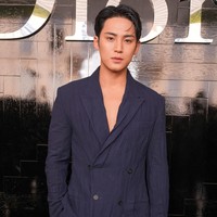 Pesona Mingyu SEVENTEEN Jadi Pangeran Dior, Auranya Bikin Mabuk Visual