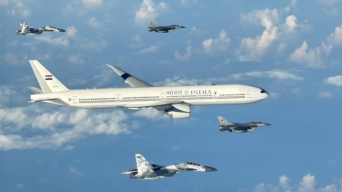 Momen Pesawat PM India Modi Dikawal Jet Tempur saat Masuki Wilayah RI (Dok Sekretariat Kabinet).