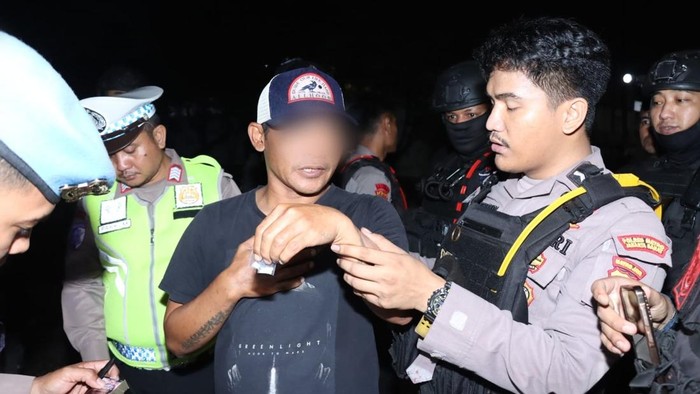 Operasi Berantas Jaya di Jakbar, Polisi Ciduk 2 Pria Bawa Narkoba