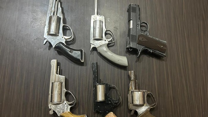 Penampakan 6 senpi penyerahan masyarakat