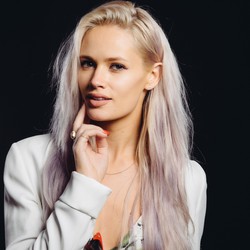 Penyanyi Party Rock Anthem, Lauren Bennet Meninggal Dunia