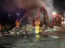 Truk Muatan Glasswool Terbakar di Pantura Rembang