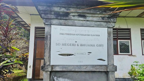Plang SDN 6 Bhuana Giri, Karangasem. (Foto: I Wayan Selamat Juniasa/detikBali)