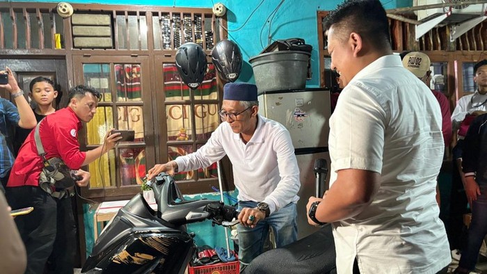 Polda Metro Jaya mengembalikan motor hasil curian ke korban. (Dok. Polda Metro)