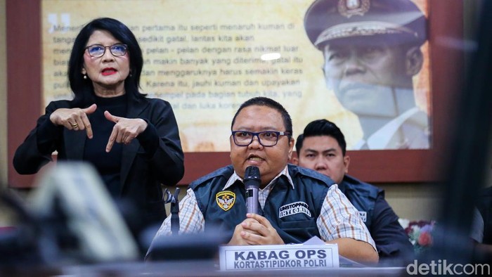 Korps Pemberantasan Tindak Pidana Korupsi (Kortas Tipikor) Polri menetapkan dua orang tersangka dalam kasus dugaan korupsi proyek pengembangan dan modernisasi Pabrik Gula (PG) Assembagoes, Situbondo, pada PT Perkebunan Nusantara (PTPN) XI.