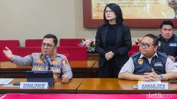 Korps Pemberantasan Tindak Pidana Korupsi (Kortas Tipikor) Polri menetapkan dua orang tersangka dalam kasus dugaan korupsi proyek pengembangan dan modernisasi Pabrik Gula (PG) Assembagoes, Situbondo, pada PT Perkebunan Nusantara (PTPN) XI.