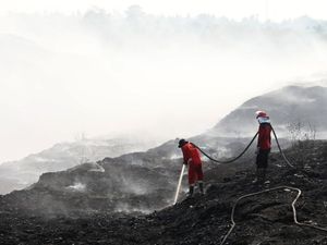 BNPB Gunakan Metode Khusus untuk Padamkan Api di TPA Jatiwaringin