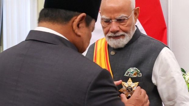 Presiden RI Prabowo Subianto menganugerahkan tanda kehormatan tertinggi, Bintang Republik Indonesia Adipurna, kepada Perdana Menteri India Narendra Modi di Istana Merdeka, Jakarta, Selasa, (7/7/2026). (Instagram/narendramodi)
