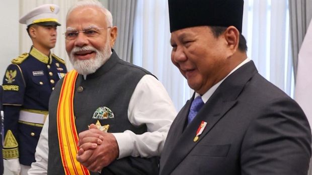 Presiden RI Prabowo Subianto menganugerahkan tanda kehormatan tertinggi, Bintang Republik Indonesia Adipurna, kepada Perdana Menteri India Narendra Modi di Istana Merdeka, Jakarta, Selasa, (7/7/2026). (Instagram/narendramodi)