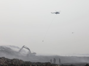 Baru 45% Kebakaran TPA Jatiwaringin yang Padam, Asap Masih Mengepul