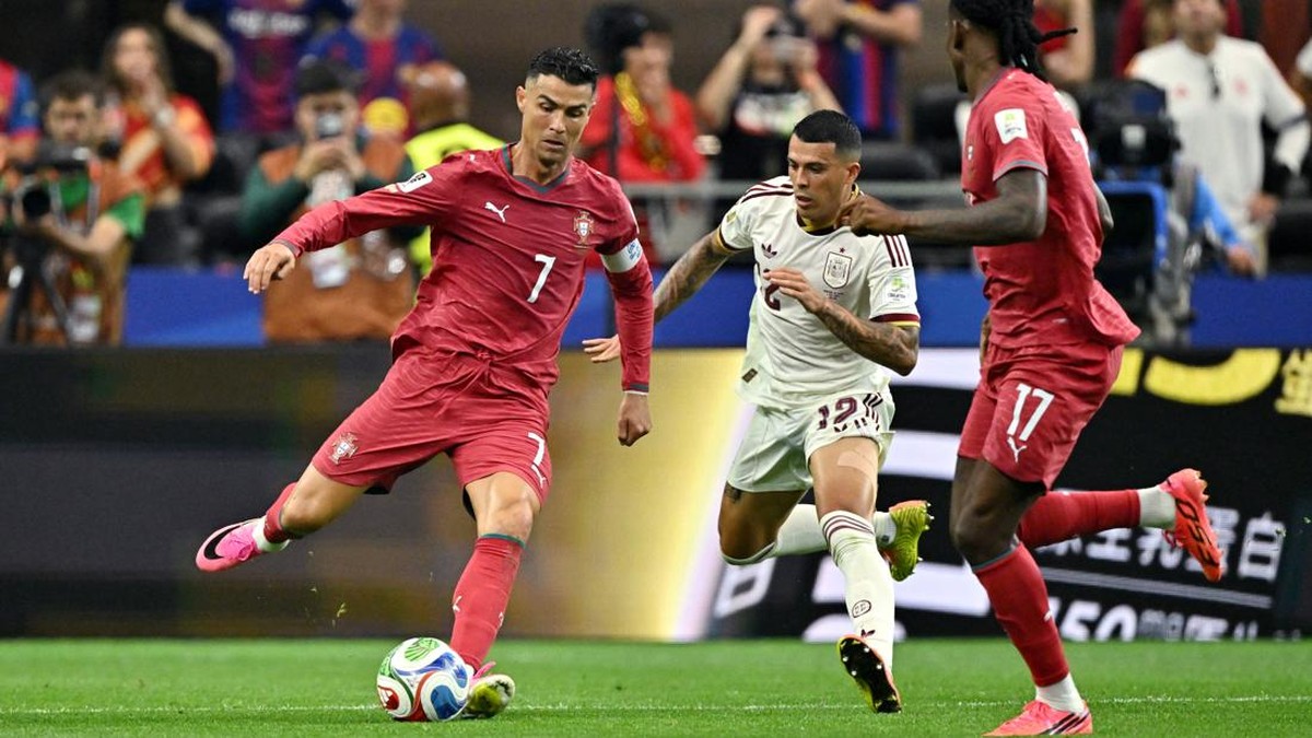 Ronaldo Menangis, Mimpi Angkat Trofi Dunia Sirna Ronaldo Menangis, Mimpi Angkat Trofi Dunia Sirna