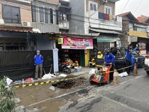 Viral Jalan Assirot Jakbar Amblas, Lubang Cukup Dalam
