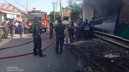 Sebuah warung sembako di Jalan Raya Panji, Banjar Dinas Kelod Kauh, Desa Panji, Kecamatan Sukasada, Kabupaten Buleleng, ludes dilalap api pada Selasa (7/7/2026) pagi. (Damkar Buleleng)