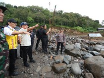 Siapkan Jalur Alternatif, Tito Tinjau Kondisi Jalan Werlah di Bener Meriah