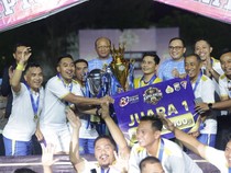 Tim Gabsat Polda Jatim Jawara Turnamen Sepakbola Kapolda Cup 4!