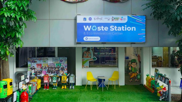 Toyota-Astra Motor (TAM) anak perusahaan PT Astra International, Tbk, berkolaborasi dengan Rekosistem, menghadirkan Waste Station Balai Kota DKI Jakarta.
