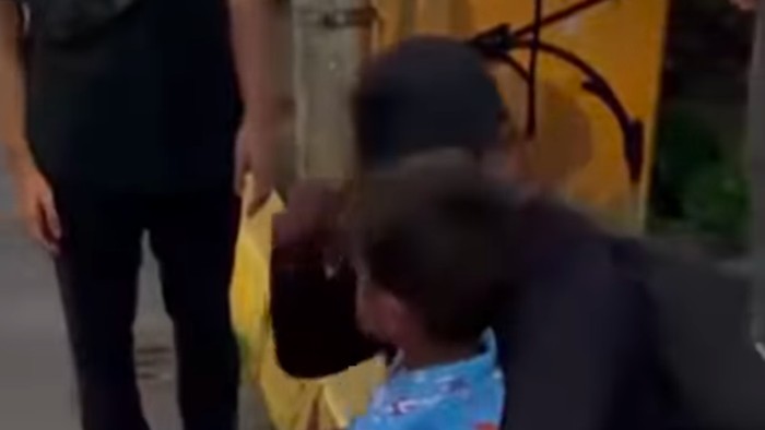 Video pria disabilitas ramai ditegur warga karena diduga menganiaya anak di Jalan Margonda Raya, Kota Depok hingga viral di medsos. (dok Ist/repro)