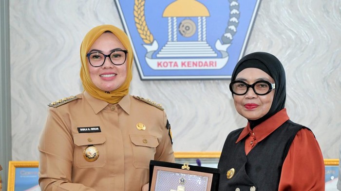 Walkot Kendari Siska Karina Imran menerima kunjungan rombongan Pemkot Bontang, Kalimantan Timur. Dokumen Istimewa
