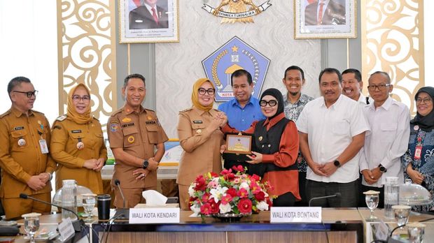 Walkot Kendari Siska Karina Imran menerima kunjungan rombongan Pemkot Bontang, Kalimantan Timur. Dokumen Istimewa Walkot Kendari Siska Karina Imran menerima kunjungan rombongan Pemkot Bontang, Kalimantan Timur. Dokumen Istimewa