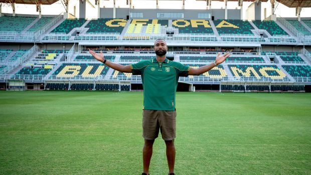 Persebaya Surabaya resmi merekrut bek Timnas Tanjung Verde, Yuran Fernandes. Eks PSM Makassar itu dikontrak multiyears untuk Super League 2026/2027.