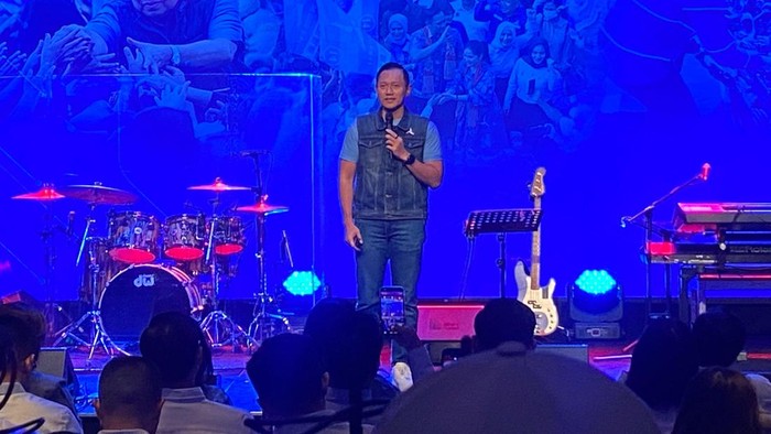 Ketua Umum (Ketum) Partai Demokrat Agus Harimurti Yudhoyono (AHY) saat acara kick off rangkaian HUT ke-25 Partai Demokrat di Plaza Senayan, Jakarta Pusat, Rabu (8/7/2026).