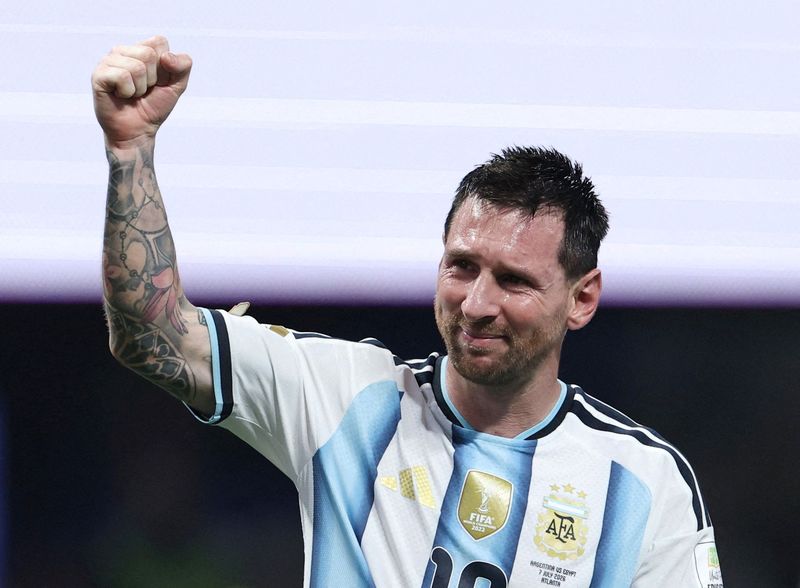 Air Mata Messi Tak Sama dengan Ronaldo dan Neymar Soccer Football - FIFA World Cup 2026 - Round of 16 - Argentina v Egypt - Atlanta Stadium, Atlanta, Georgia, U.S. - July 7, 2026 Argentina's Lionel Messi celebrates after the match as Argentina qualify for the quarter finals of the World Cup REUTERS/Amanda Perobelli TPX IMAGES OF THE DAY