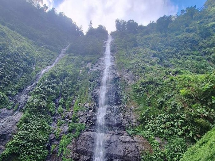 , Air Terjun Tretes yang disebut-sebut tertinggi di Jawa Timur ini tak pernah sepi pengunjung