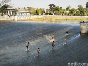 Bendung Pleret BKB Semarang Jadi Arena Surfing Lagi, Boleh Nggak sih?