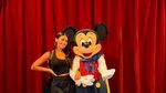 Potret Liburan Istri Messi dari Stadion, Disneyland, Sampai Bersantai di Atas Yacht