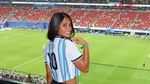Potret Liburan Istri Messi dari Stadion, Disneyland, Sampai Bersantai di Atas Yacht