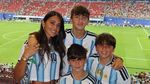 Potret Liburan Istri Messi dari Stadion, Disneyland, Sampai Bersantai di Atas Yacht