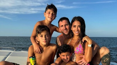 Potret Liburan Istri Messi dari Stadion, Disneyland, Sampai Bersantai di Atas Yacht